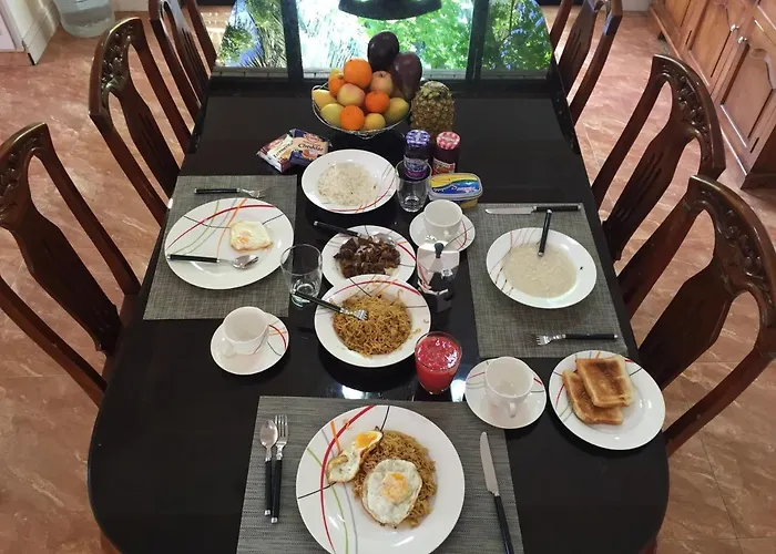 Bed & Breakfast Lambug Beach Homestay *